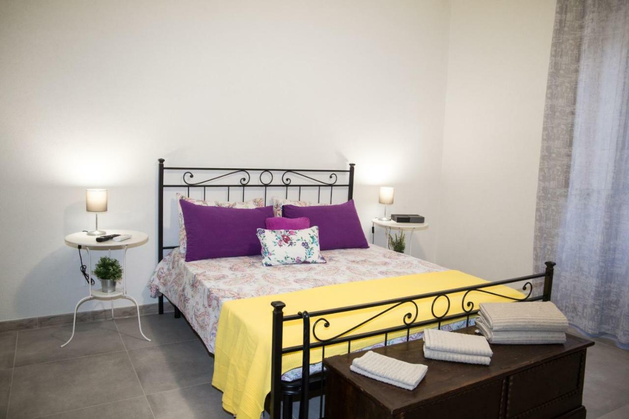 Aus Holiday Catania Villa Eksteriør bilde